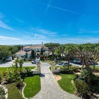 Вилла на второй линии моря/озера, в пригороде в Португалии, Албуфейра, 695 кв.м.