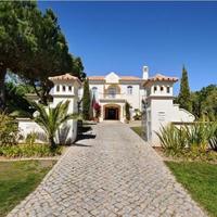 Вилла на второй линии моря/озера, в пригороде в Португалии, Албуфейра, 695 кв.м.