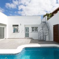 Вилла в Испании, Канарские Острова, Санта-Крус-де-Тенерифе, 180 кв.м.