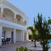 House at the first line of the sea / lake in Republic of Cyprus, Protaras, 200 sq.m.