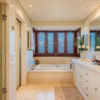 Квартира на первой линии моря/озера в Испании, Андалусия, 225 кв.м.