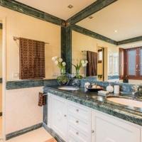 Квартира на первой линии моря/озера в Испании, Андалусия, 225 кв.м.