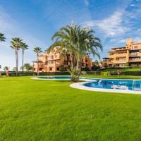 Квартира на первой линии моря/озера в Испании, Андалусия, 225 кв.м.