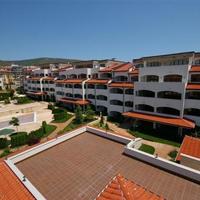 Apartment at the first line of the sea / lake, in the suburbs in Bulgaria, Burgas Province, Elenite