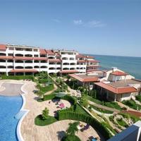 Apartment at the first line of the sea / lake, in the suburbs in Bulgaria, Burgas Province, Elenite