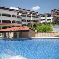 Apartment at the first line of the sea / lake, in the suburbs in Bulgaria, Burgas Province, Elenite