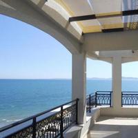 Apartment at the first line of the sea / lake, in the suburbs in Bulgaria, Burgas Province, Elenite