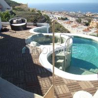 Villa in Spain, Canary Islands, Santa Cruz de Tenerife, 260 sq.m.