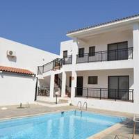 Villa at the first line of the sea / lake in Republic of Cyprus, Eparchia Pafou, 240 sq.m.