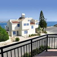 Villa at the first line of the sea / lake in Republic of Cyprus, Eparchia Pafou, 240 sq.m.
