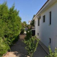 Villa at the first line of the sea / lake in Republic of Cyprus, Eparchia Pafou, 240 sq.m.