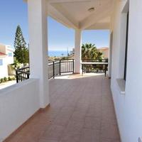 Villa at the first line of the sea / lake in Republic of Cyprus, Eparchia Pafou, 240 sq.m.