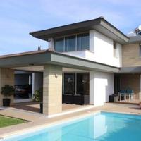 Villa at the first line of the sea / lake in Republic of Cyprus, Eparchia Pafou, Nicosia, 380 sq.m.