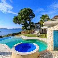 Вилла на первой линии моря/озера в Италии, Палау, 350 кв.м.