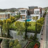 House at the first line of the sea / lake in Republic of Cyprus, Protaras, 622 sq.m.