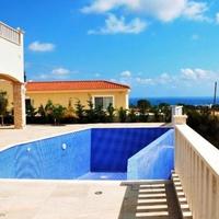 House at the first line of the sea / lake in Republic of Cyprus, Eparchia Pafou, 250 sq.m.