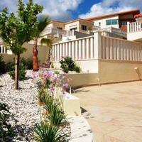 House at the first line of the sea / lake in Republic of Cyprus, Eparchia Pafou, 250 sq.m.