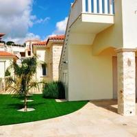 House at the first line of the sea / lake in Republic of Cyprus, Eparchia Pafou, 250 sq.m.