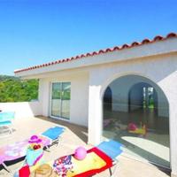 Дом на первой линии моря/озера на Кипре, Протарас, 265 кв.м.