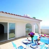 Дом на первой линии моря/озера на Кипре, Протарас, 265 кв.м.