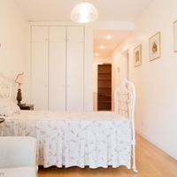 Apartment at the second line of the sea / lake, in the suburbs in Portugal, Lisbon, 186 sq.m.