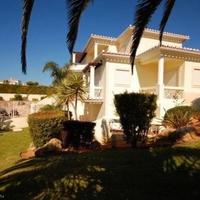 Вилла на второй линии моря/озера, в пригороде в Португалии, Албуфейра, 357 кв.м.