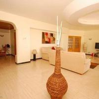 Вилла на второй линии моря/озера, в пригороде в Португалии, Албуфейра, 357 кв.м.