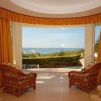 Вилла на второй линии моря/озера, в пригороде в Португалии, Албуфейра, 357 кв.м.