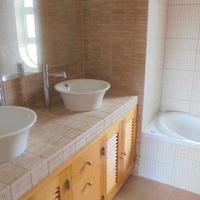 Вилла на второй линии моря/озера, в пригороде в Португалии, Албуфейра, 217 кв.м.