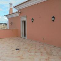 Вилла на второй линии моря/озера, в пригороде в Португалии, Албуфейра, 217 кв.м.