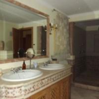 Вилла на второй линии моря/озера, в пригороде в Португалии, Албуфейра, 410 кв.м.