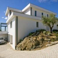 Villa at the second line of the sea / lake, in the suburbs in Portugal, Lisbon, 452 sq.m.