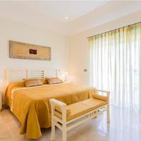 House at the second line of the sea / lake, in the suburbs in Portugal, Albufeira, 550 sq.m.