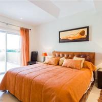 House at the second line of the sea / lake, in the suburbs in Portugal, Albufeira, 550 sq.m.