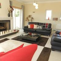 Вилла на второй линии моря/озера, в пригороде в Португалии, Албуфейра, 339 кв.м.