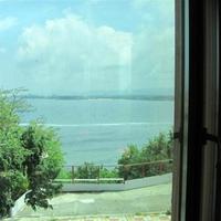 Отель (гостиница) на первой линии моря/озера, в пригороде в Болгарии, Бургасская область, Елените, 900 кв.м.