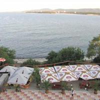 Отель (гостиница) на первой линии моря/озера, в пригороде в Болгарии, Бургасская область, Елените, 900 кв.м.