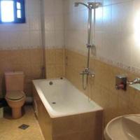 Отель (гостиница) на первой линии моря/озера, в пригороде в Болгарии, Бургасская область, Елените, 900 кв.м.