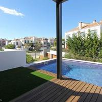 Вилла на второй линии моря/озера, в пригороде в Португалии, Албуфейра, 233 кв.м.