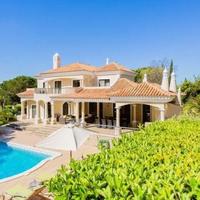 Villa at the second line of the sea / lake, in the suburbs in Portugal, Albufeira, 530 sq.m.