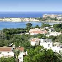 Villa at the first line of the sea / lake in Republic of Cyprus, Eparchia Pafou, 484 sq.m.