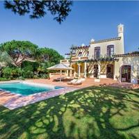 Вилла на второй линии моря/озера, в пригороде в Португалии, Албуфейра, 332 кв.м.