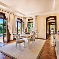 Вилла на второй линии моря/озера, в пригороде в Португалии, Албуфейра, 332 кв.м.