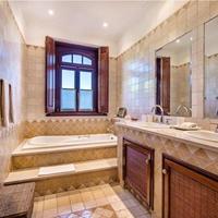 Вилла на второй линии моря/озера, в пригороде в Португалии, Албуфейра, 332 кв.м.