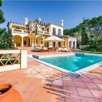 Вилла на второй линии моря/озера, в пригороде в Португалии, Албуфейра, 332 кв.м.