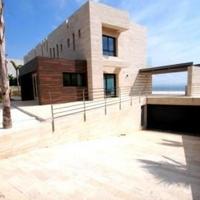 Villa at the first line of the sea / lake in Spain, Comunitat Valenciana, Alicante, 700 sq.m.