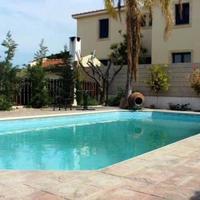 Дом на первой линии моря/озера на Кипре, Пафос, 342 кв.м.