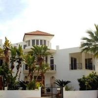 Дом на первой линии моря/озера на Кипре, Пафос, 342 кв.м.