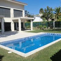 Дом на первой линии моря/озера в Испании, Каталония, Жирона, 450 кв.м.