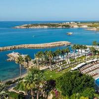 Villa at the first line of the sea / lake in Republic of Cyprus, Eparchia Pafou, 210 sq.m.